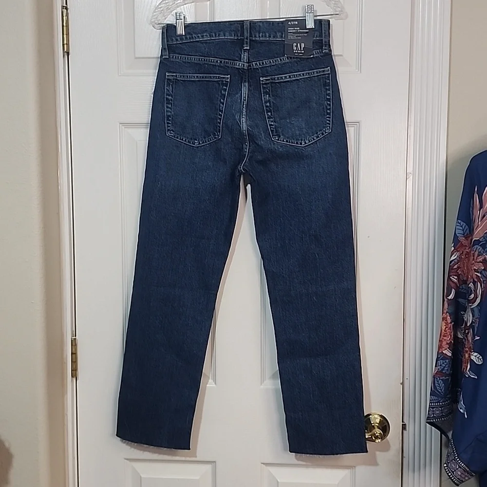 NWT Gap high rise cheeky straight jeans (Raw Hem)